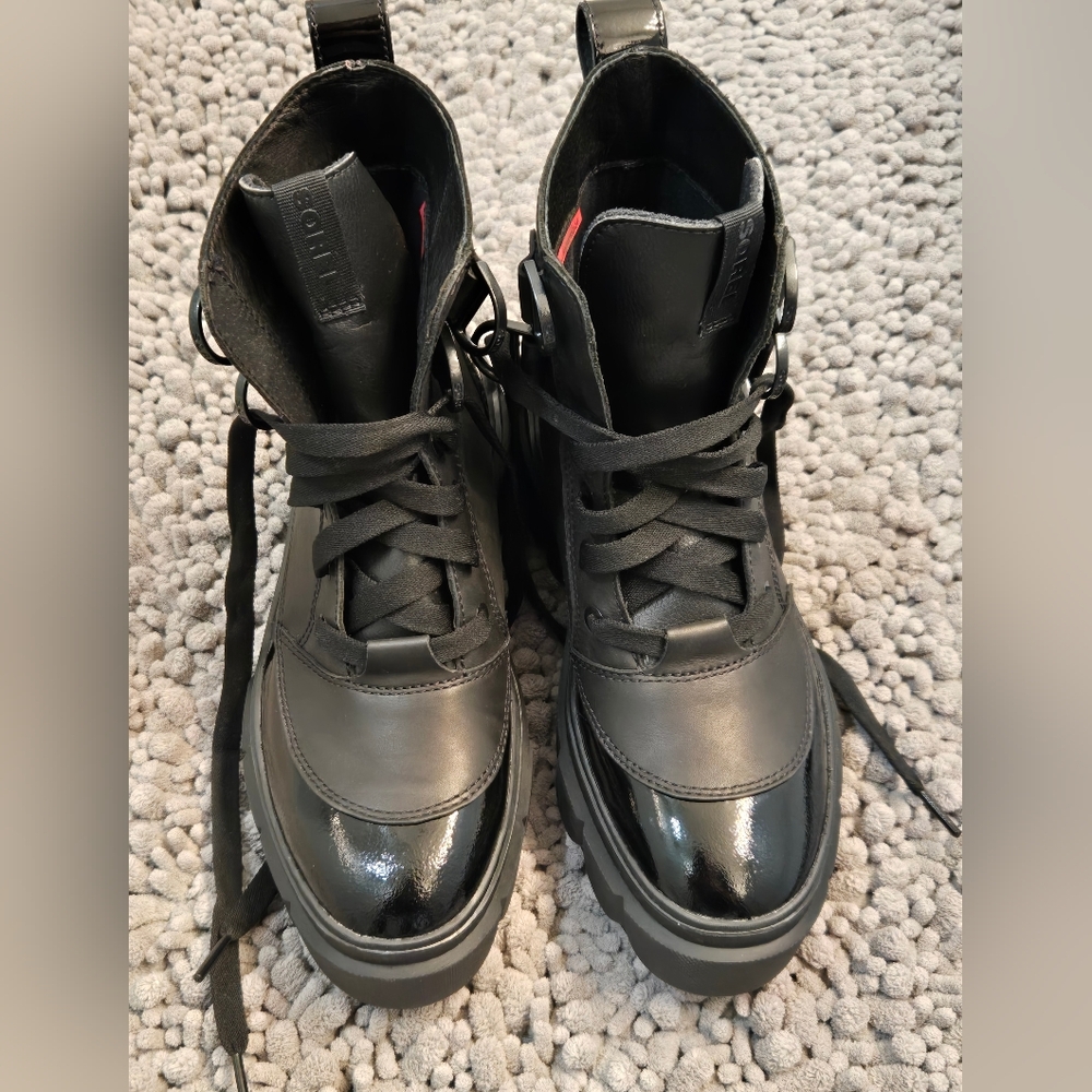 Sorel womens platform boots leather amd patent leather